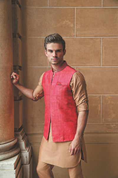 GOLD KURTA PAJAMA SET WITH MAJENTA KOTI